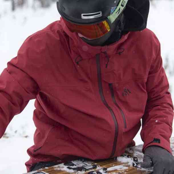 Jones Peak Bagger Stretch snowboard jacket