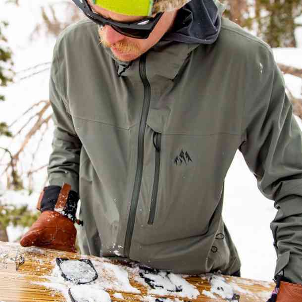 Jones Peak Bagger Stretch snowboard jacket