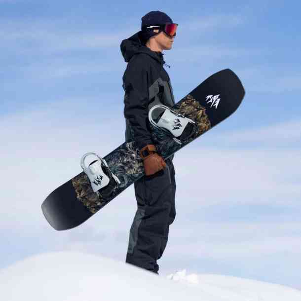 Jones Mountain Twin snowboard