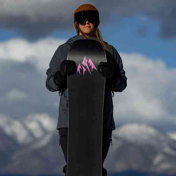Men&#039;s Jones Rally Cat snowboard 2025