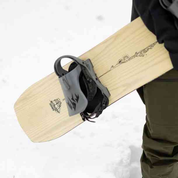 Men&#039;s Jones Flagship snowboard