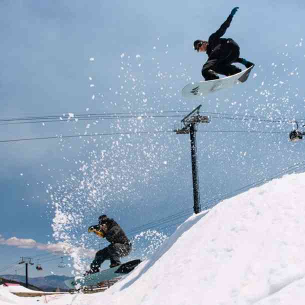 Męska deska snowboardowa Jones Frontier 2025