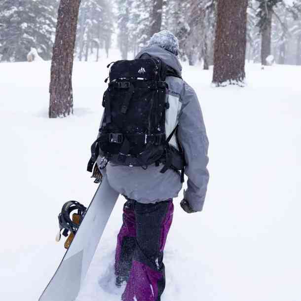 Męskie spodnie snowboardowa Jones Mountain Surf Bib (deep purple)