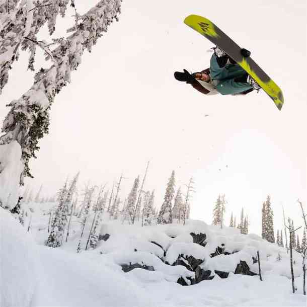 Men's Jones Frontier snowboard 2026