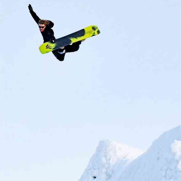 Men's Jones Frontier snowboard 2026