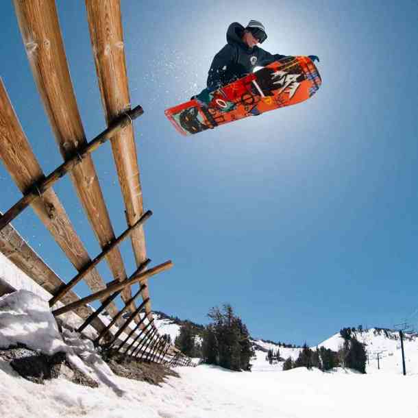 Men's Jones Rally Cat snowboard 2026